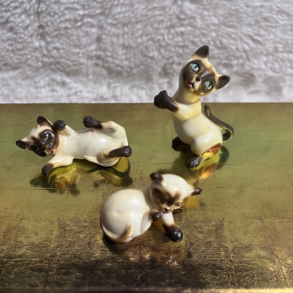 Vintage Cat Kitten
Miniature
Figurines Made in Japan Bone China
Porcelain Set 3